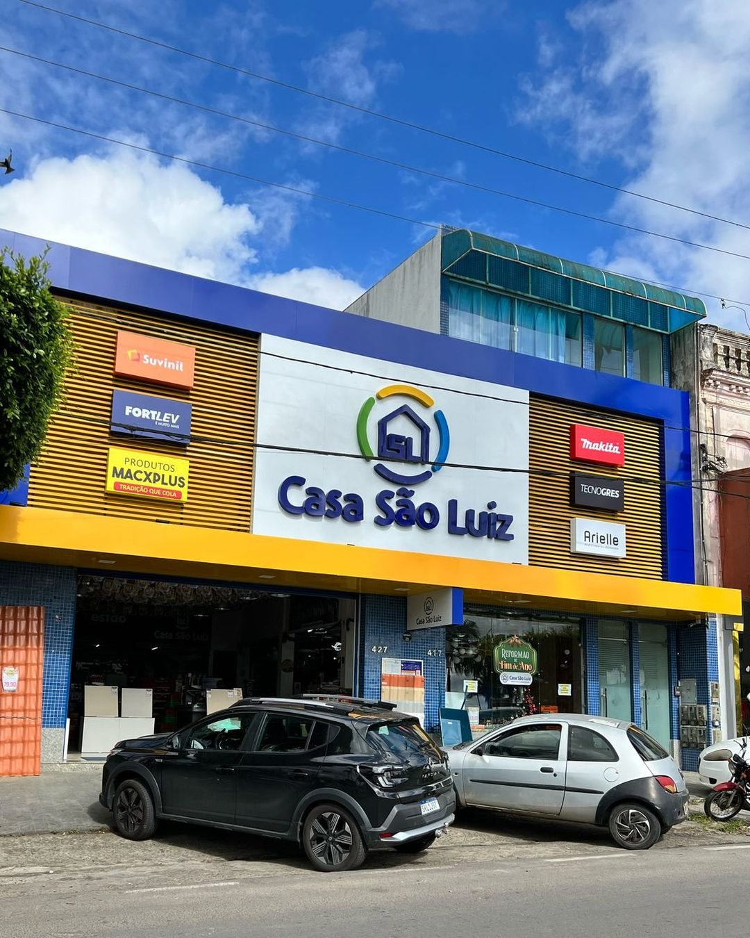 Fachada da Casa São Luiz em Amargosa com comunicação visual da Tech