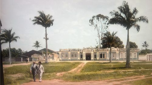 Registro histórico da Praça do Bosque em 1952, com o casarão da atual Pousada do Bosque ao fundo
