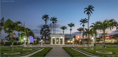 Vista panorâmica da Praça Lourival Monte com a catedral ao fundo