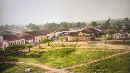 Registro histórico da antiga Praça Lourival Monte antes do ajardinamento, em período anterior a 1932