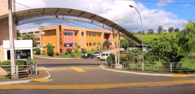 Entrada principal e prédio atual da UFRB em Amargosa, mostrando a modernização e ampliação do campus